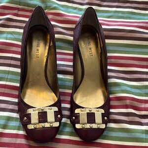 Nine West Red and Gold Heels with Classic Elegance